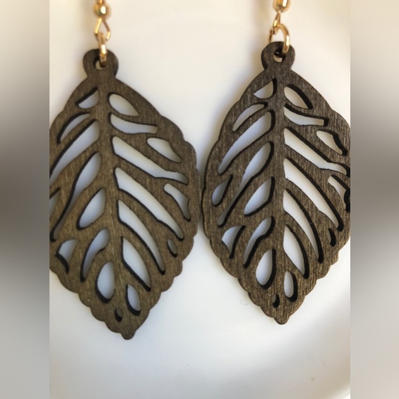Leaf drop earrings - Picture 2 of 4